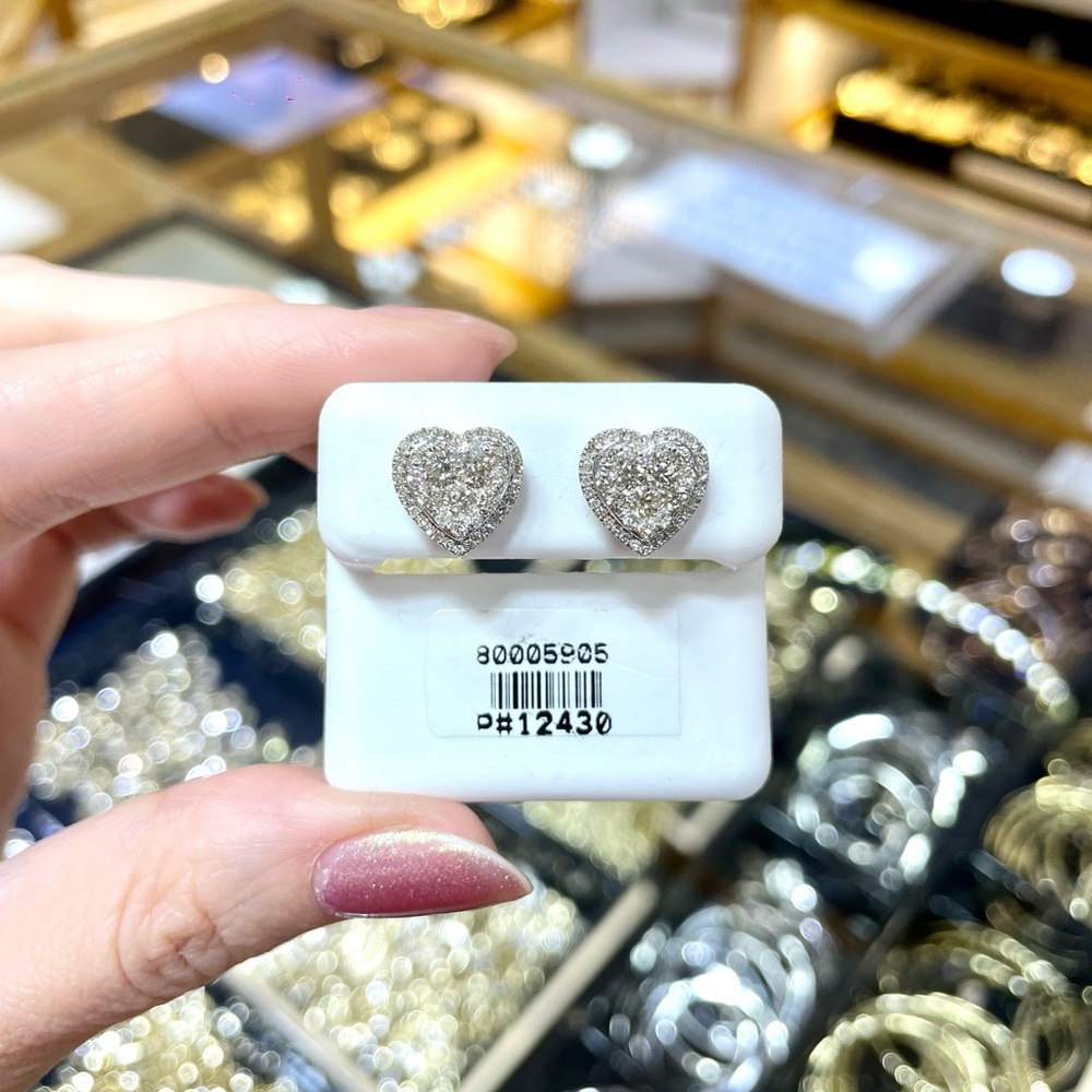 14K White Gold Diamonds Stud Ring